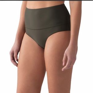 Lululemon Vitalize high waist swim bottoms size 8